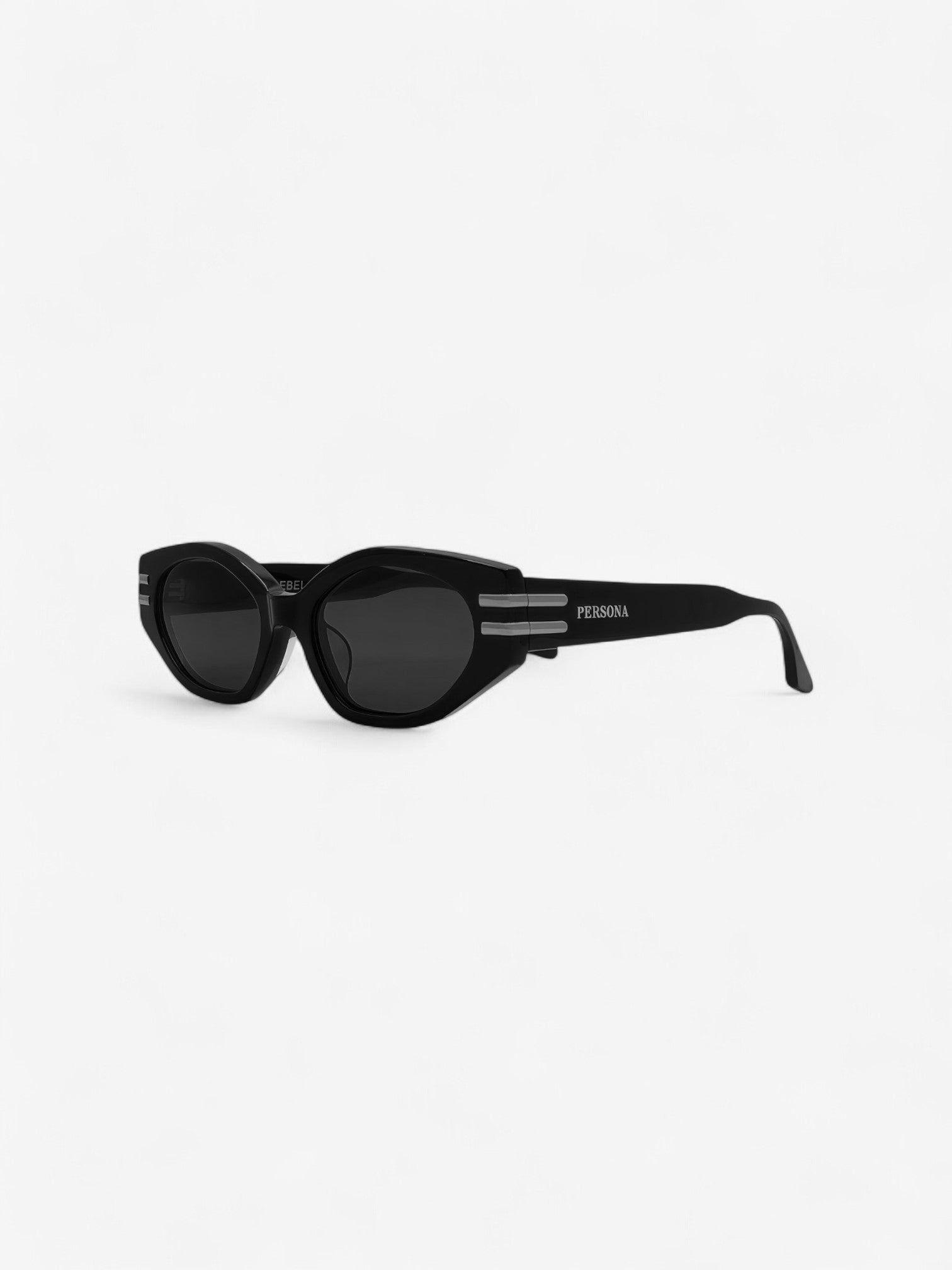 rebel-cateye-black-angled_jpg
Angled view of Rebel cat eye sunglasses - bold unisex style